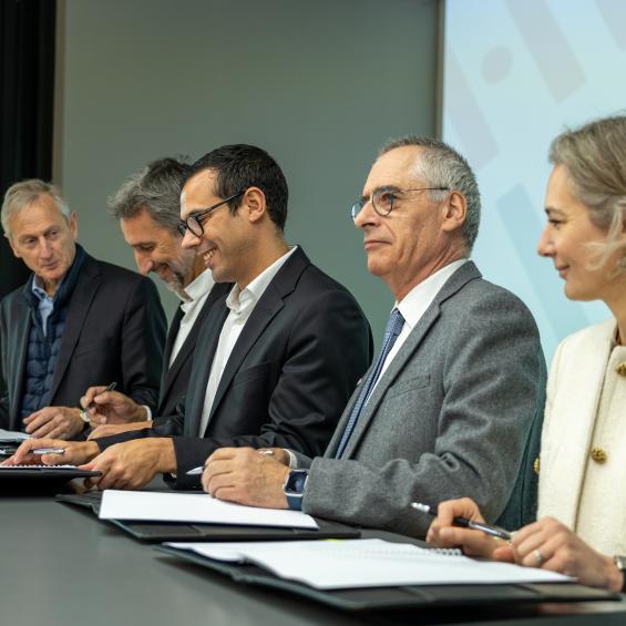 Schneider Electric renews its sponsorship with Hi! PARIS to accelerate open AI research and support the training of new talent